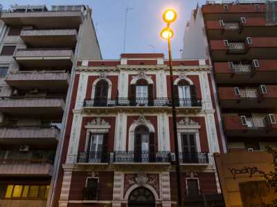 Il palazzo Loiacono, al civico 170, risale alla fine dell'800 ed � costruito su due piani. La facciata dell'edificio � color rosso porpora e bianco